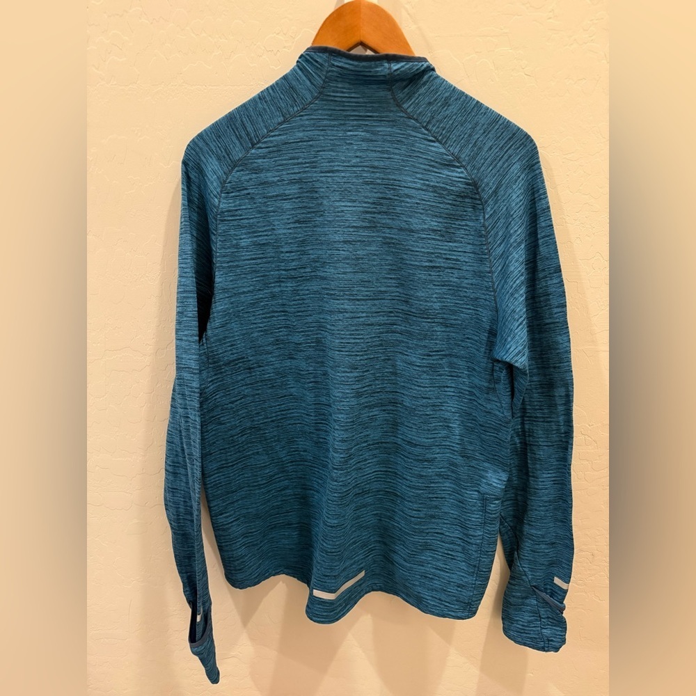 Nike Men's Dri-FIT Sphere Element 1/2-Zip Running Top
Size M - Picture 2 of 6